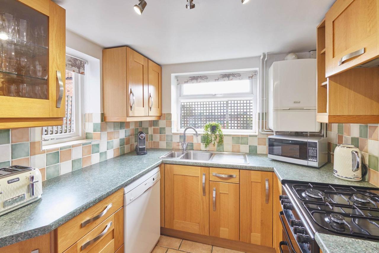 Host & Stay - Dove Grey, 25 West End Kirkbymoorside Exteriör bild