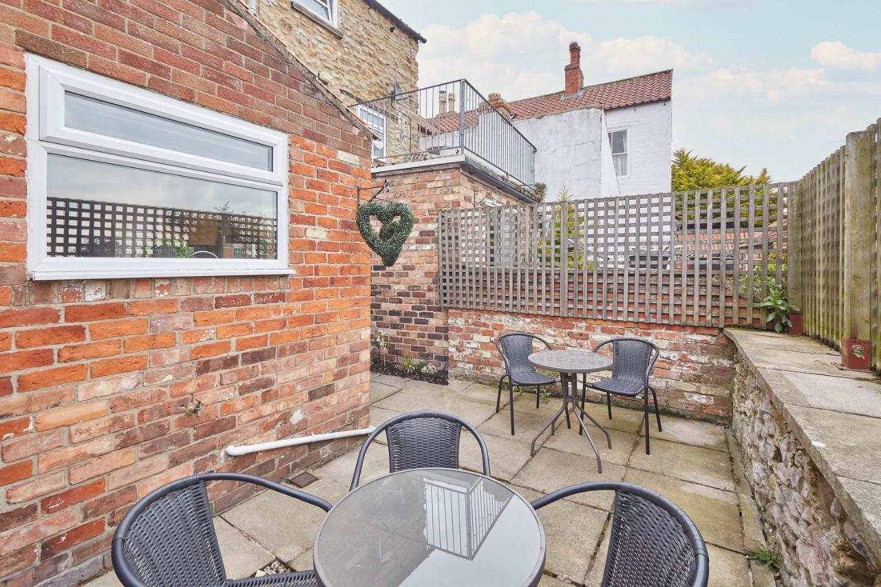 Host & Stay - Dove Grey, 25 West End Kirkbymoorside Exteriör bild